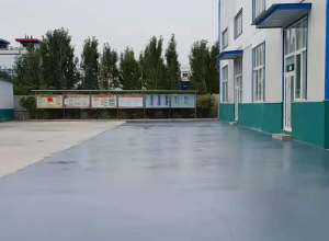 昭通彩色路面喷涂翻新的材料对冬季